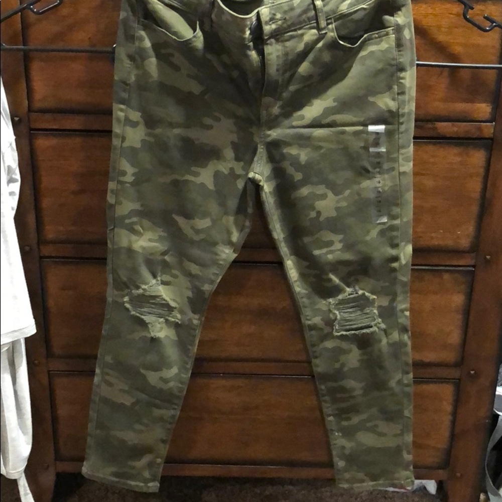 American eagle distressed camo jegging